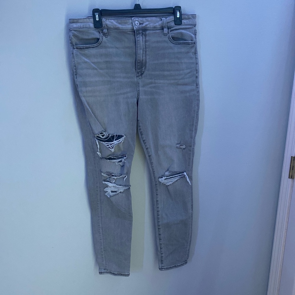 High waisted ripped jeans